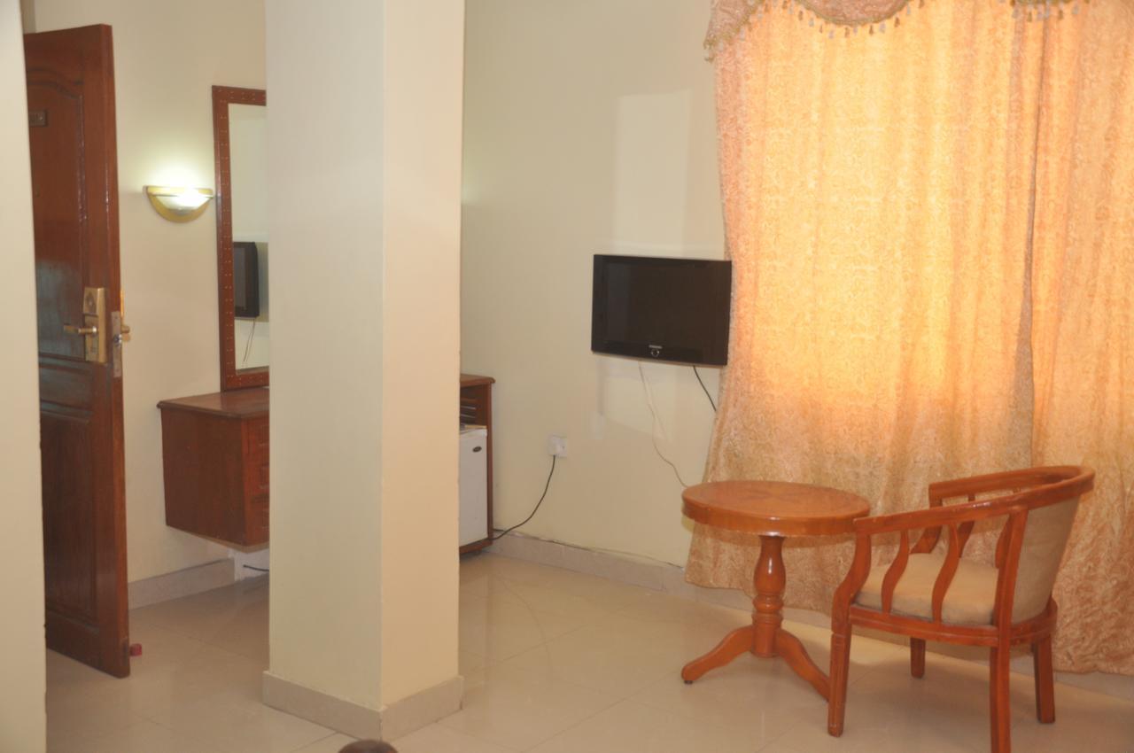 Iris Hotel Dar Es Salaam Extérieur photo