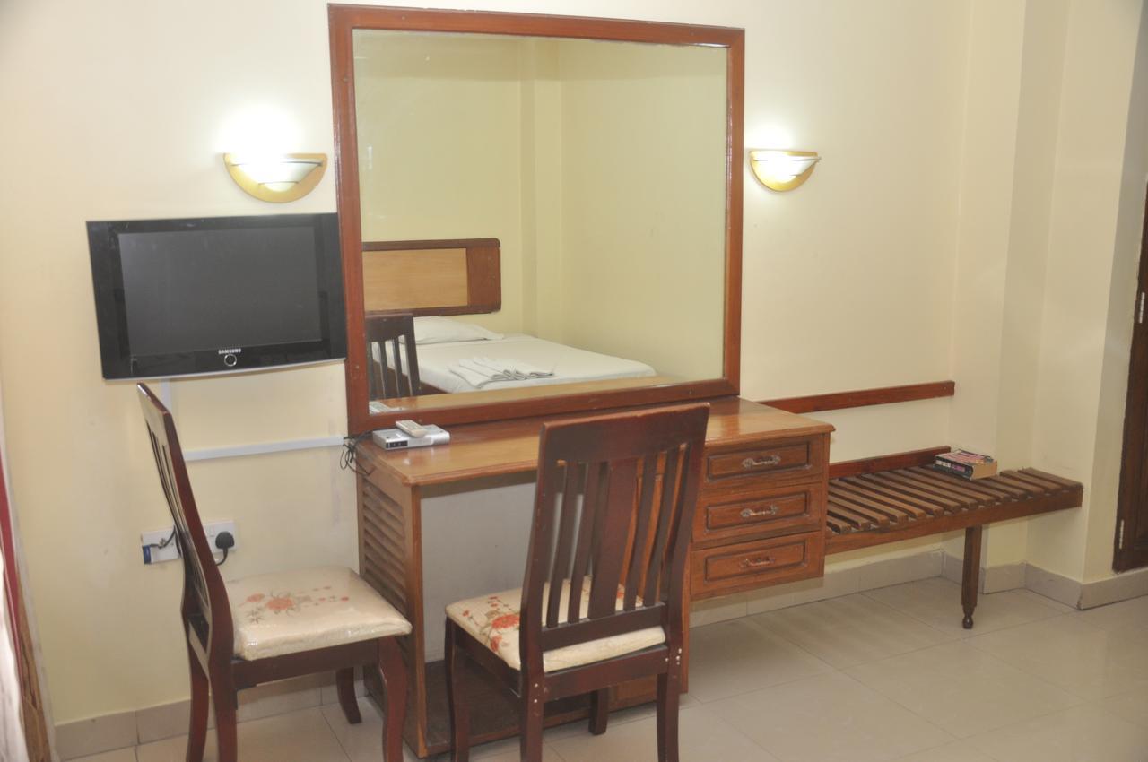 Iris Hotel Dar Es Salaam Extérieur photo