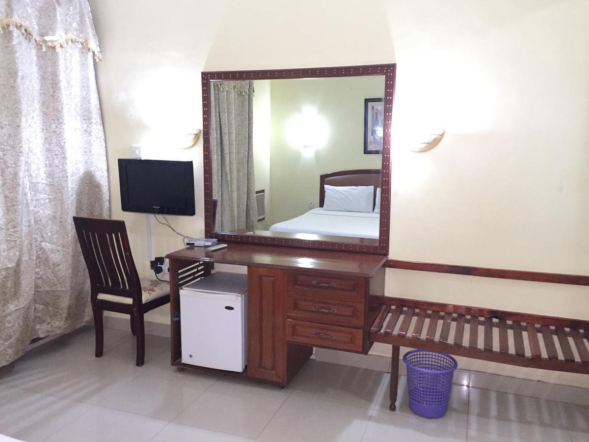 Iris Hotel Dar Es Salaam Extérieur photo