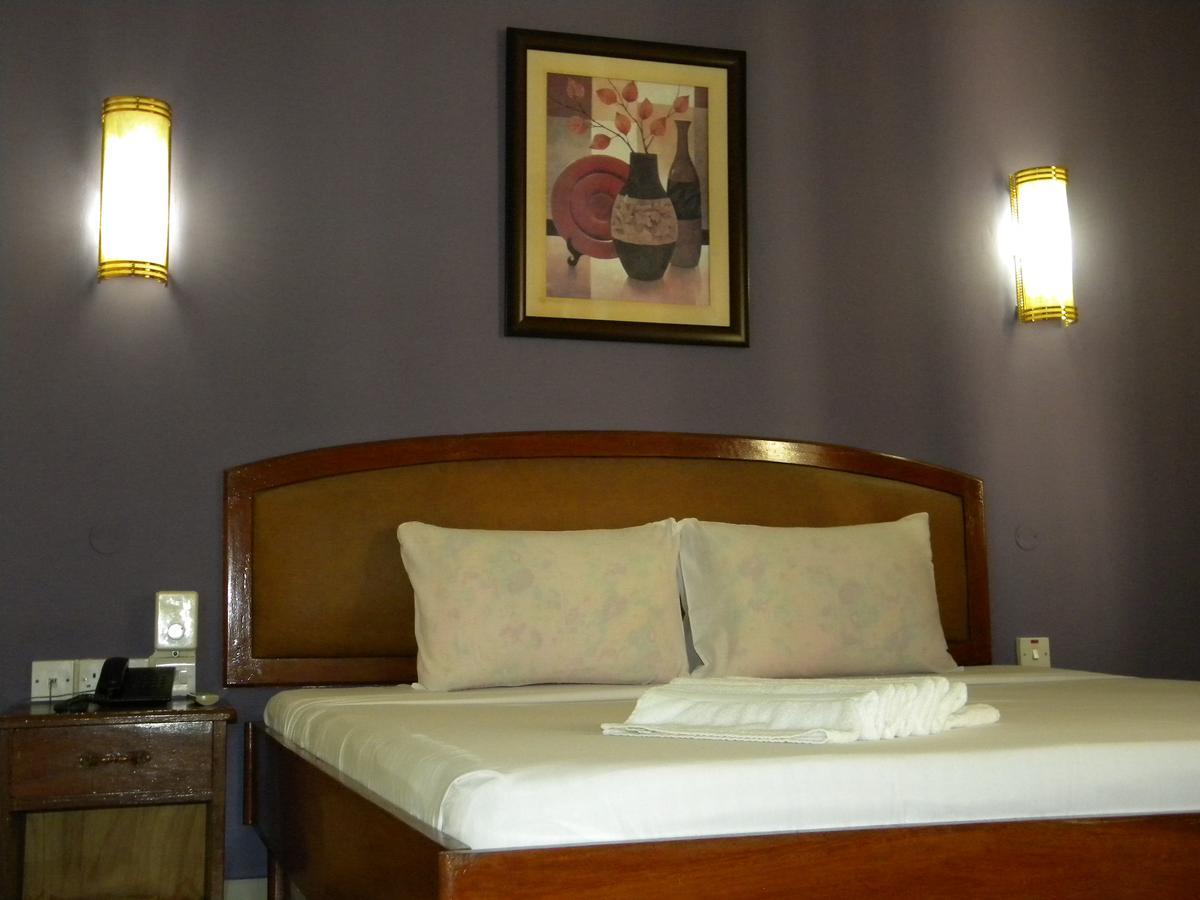 Iris Hotel Dar Es Salaam Extérieur photo