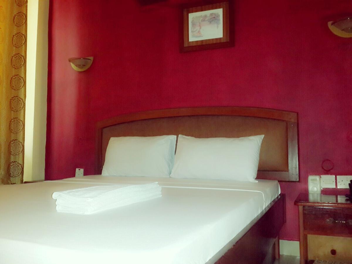 Iris Hotel Dar Es Salaam Extérieur photo