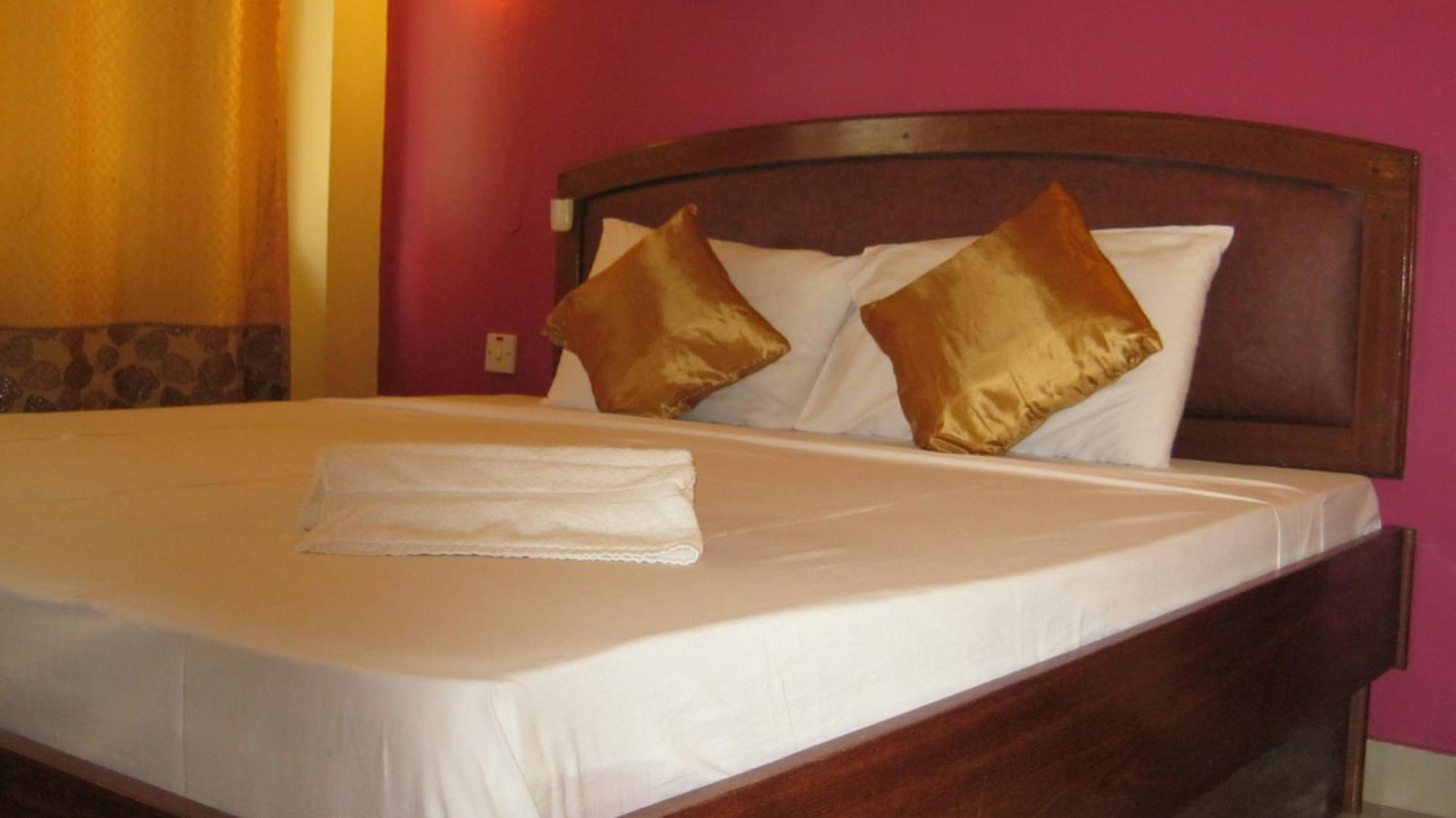 Iris Hotel Dar Es Salaam Extérieur photo