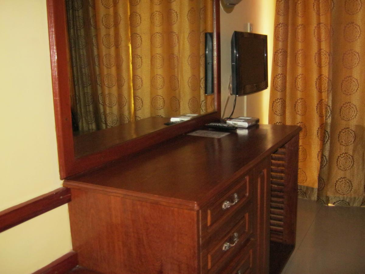 Iris Hotel Dar Es Salaam Extérieur photo
