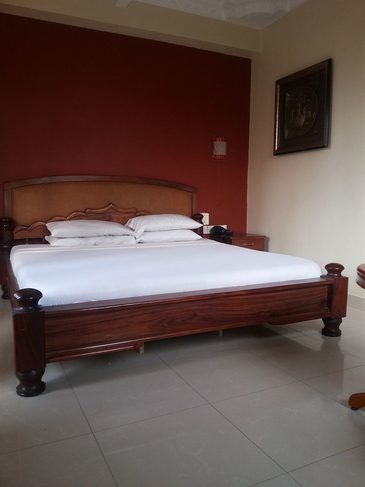 Iris Hotel Dar Es Salaam Extérieur photo