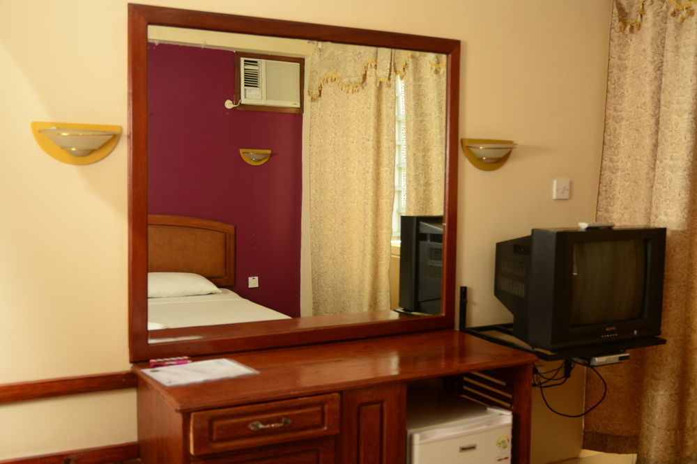 Iris Hotel Dar Es Salaam Extérieur photo