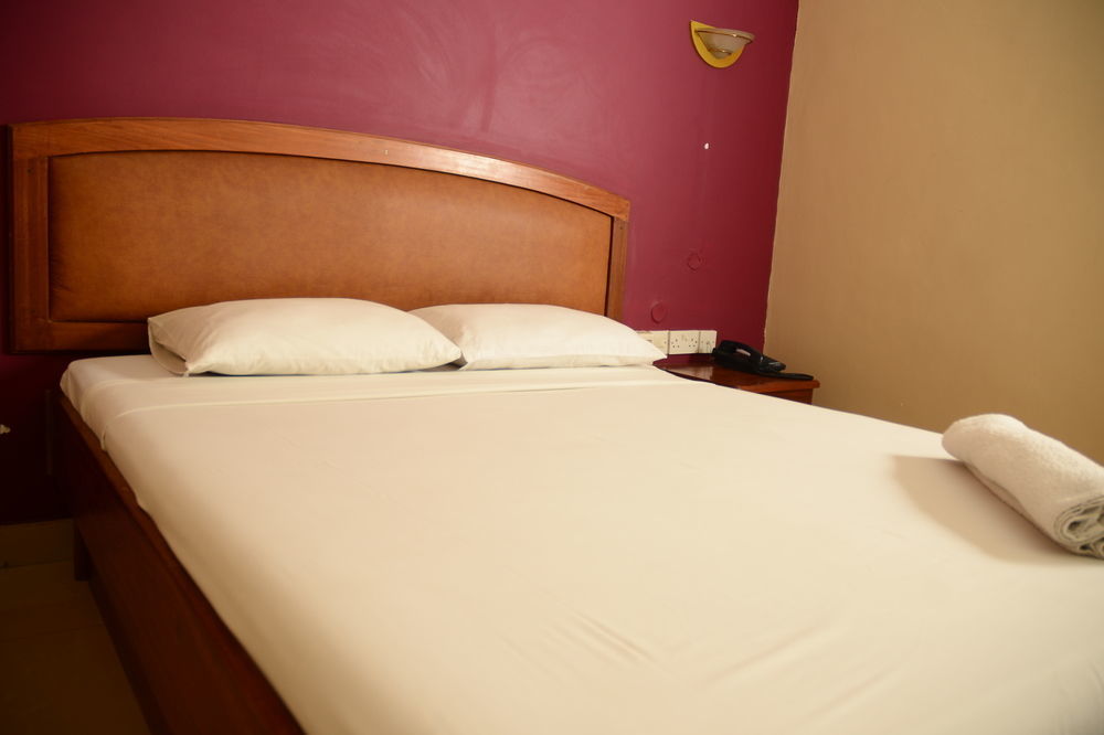 Iris Hotel Dar Es Salaam Extérieur photo